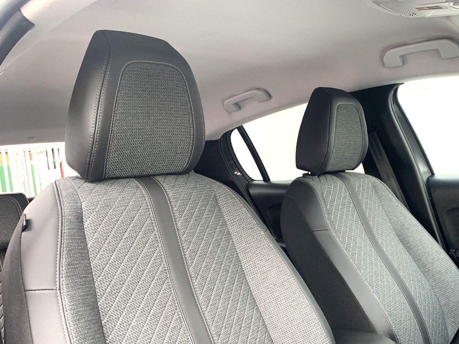 Used Peugeot E-208 2024 for sale - 76399186: Photo 38