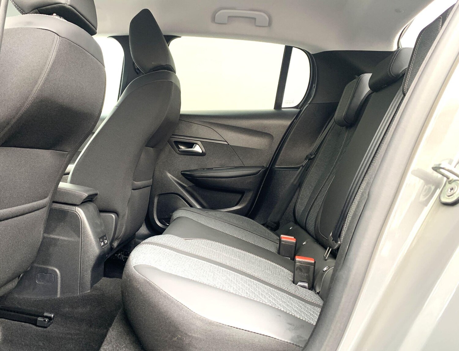 Used Peugeot E-208 2024 for sale - 76399186: Photo 9