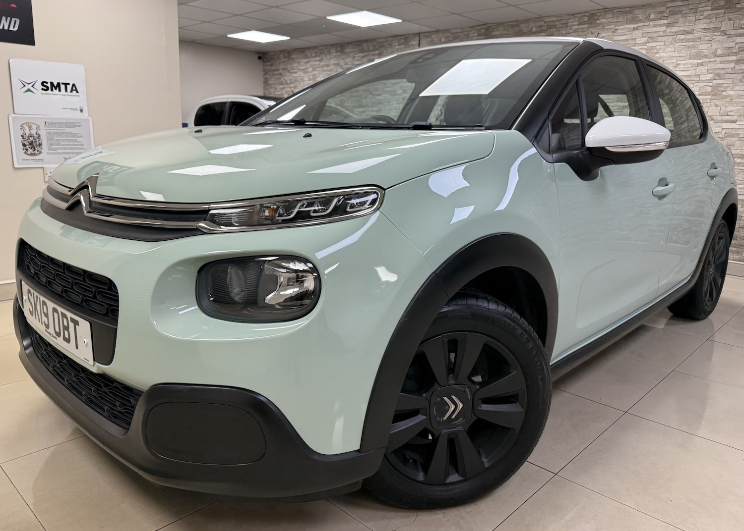 Used Citroen C3 2019 for sale - 76725610: Photo 2