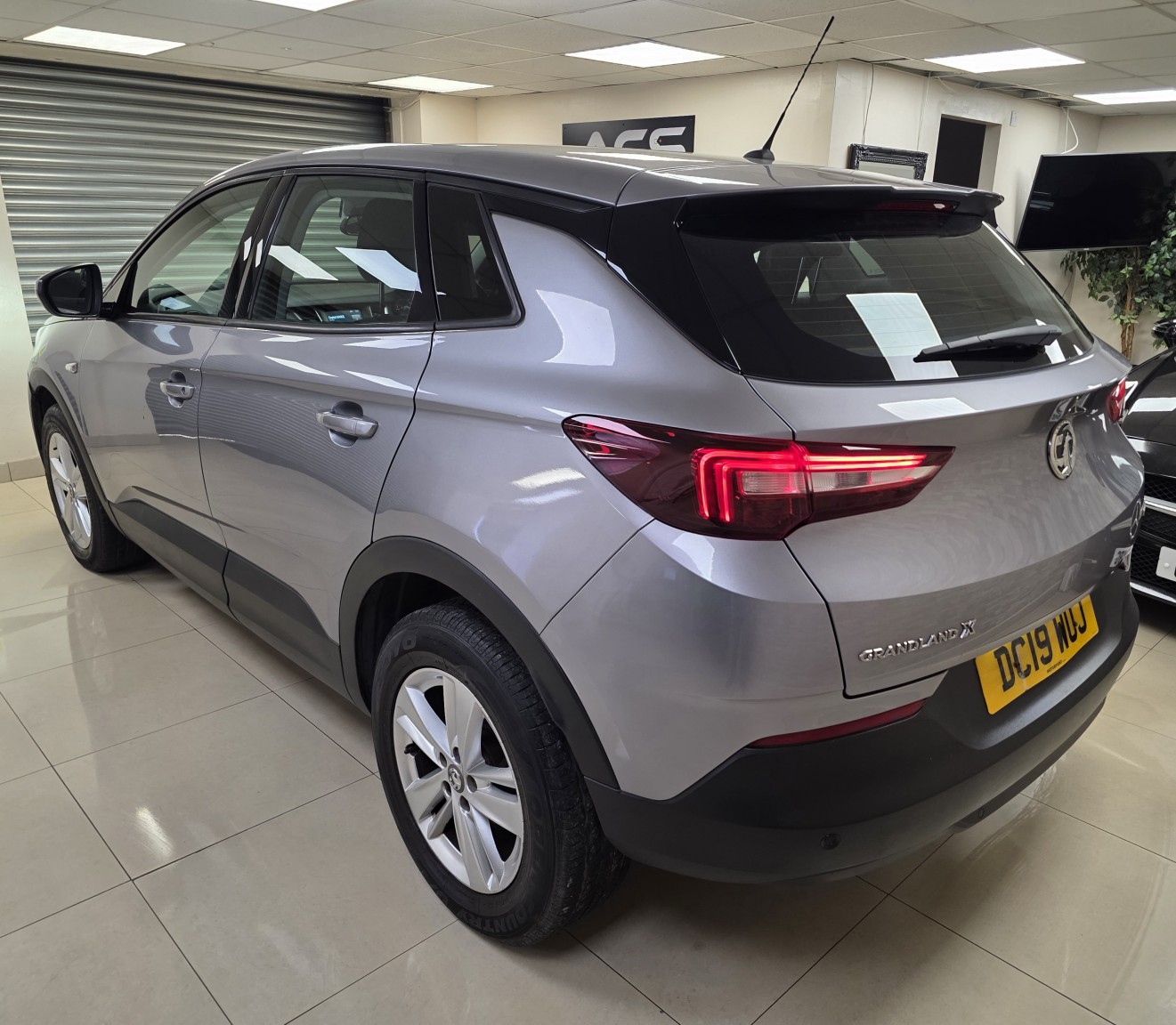 Used Vauxhall Grandland X 2019 for sale - 77836877: Photo 4