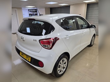 Used Hyundai i10 2018 for sale - 75511282: Photo