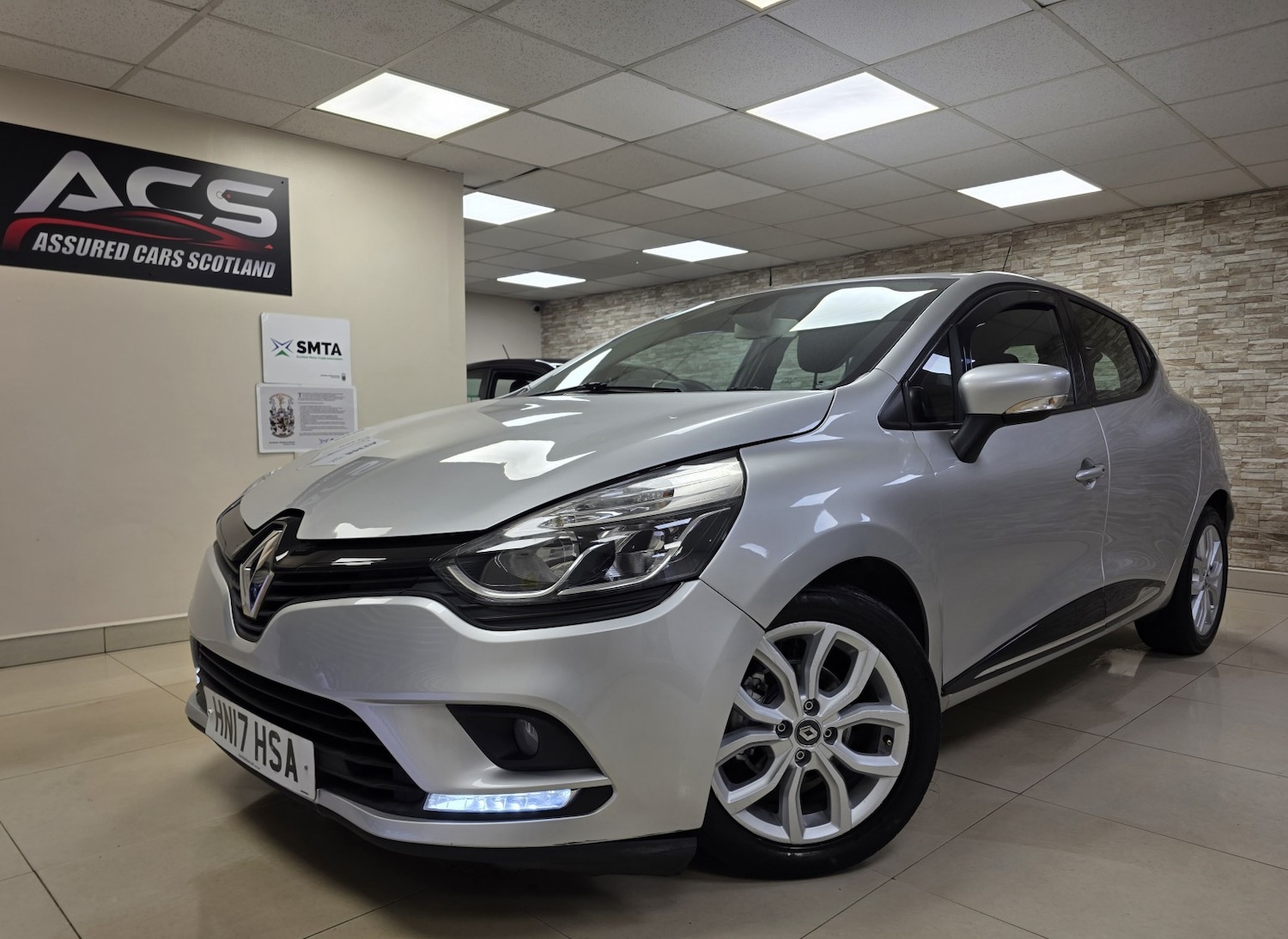 Used Renault Clio 2017 for sale - 77201251: Photo 2