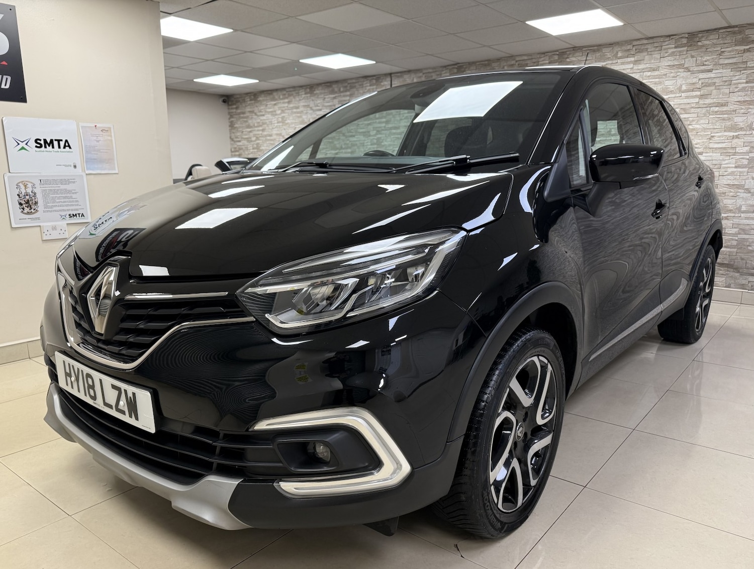 Used Renault Captur 2018 for sale - 77921374: Photo 2