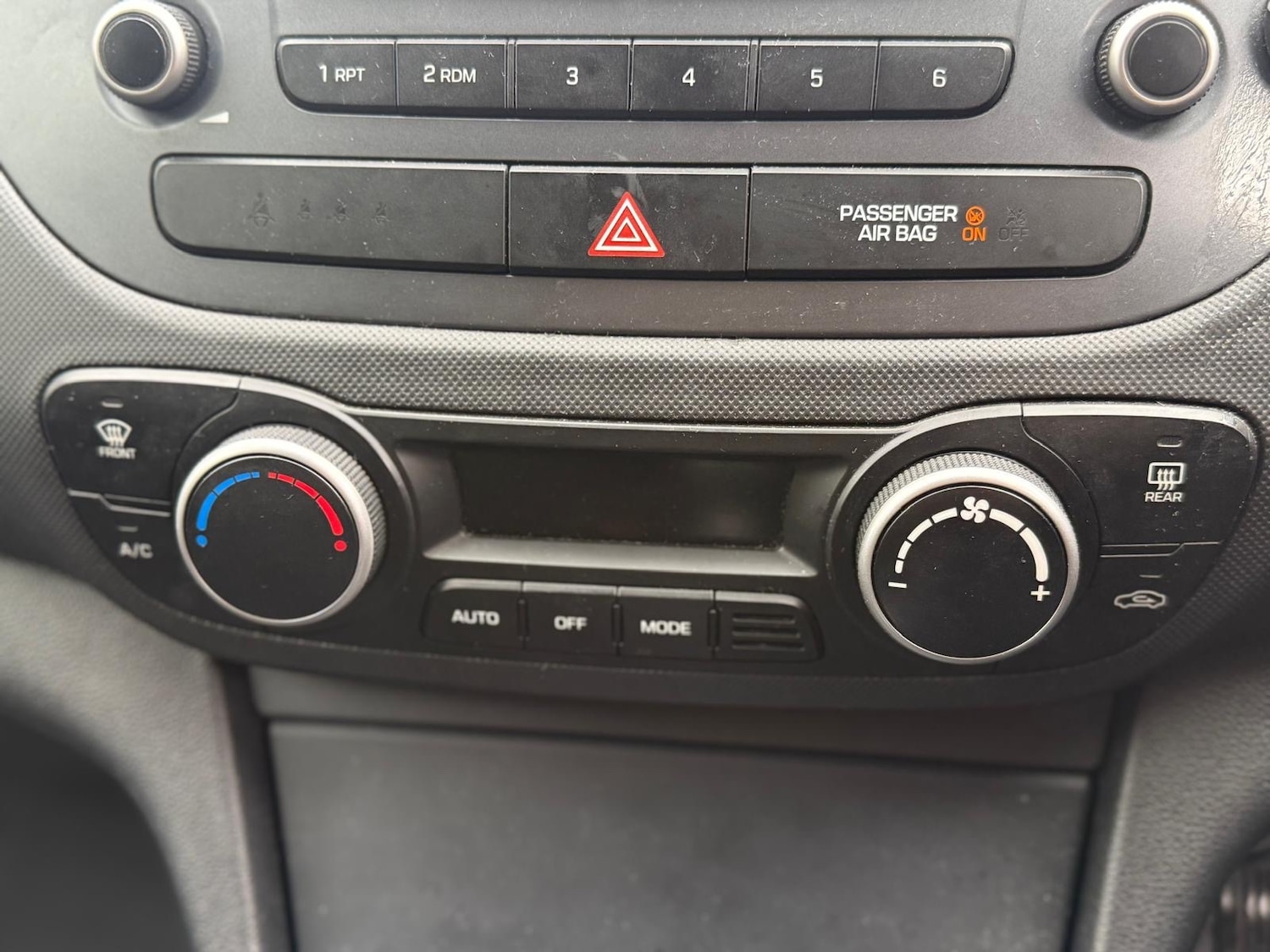 Used Hyundai i10 2017 for sale - 76863513: Photo 15