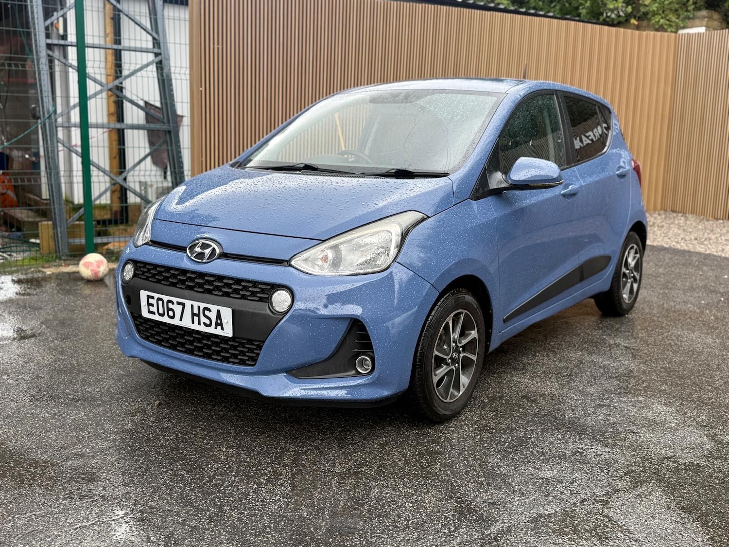 Used Hyundai i10 2017 for sale - 76863513: Photo 2