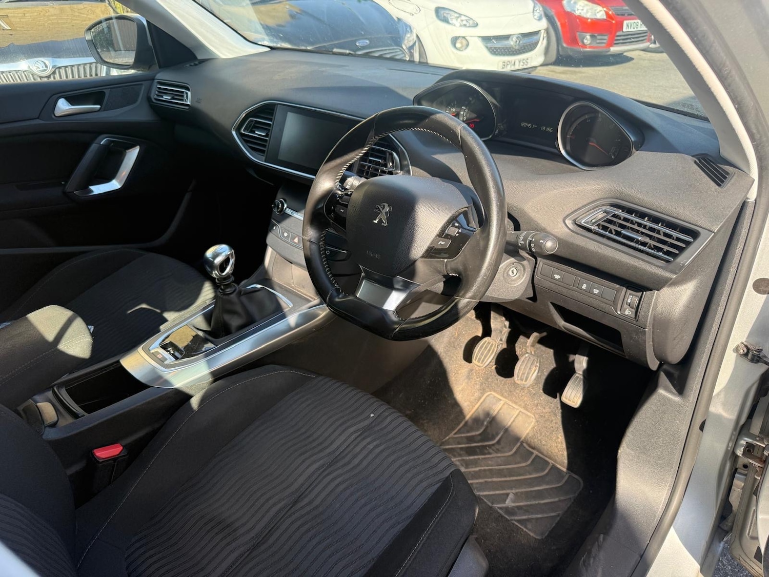 Used Peugeot 308 2015 for sale - 77935402: Photo 22