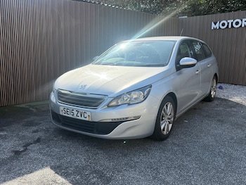 Used Peugeot 308 2015 for sale - 77935402: Photo