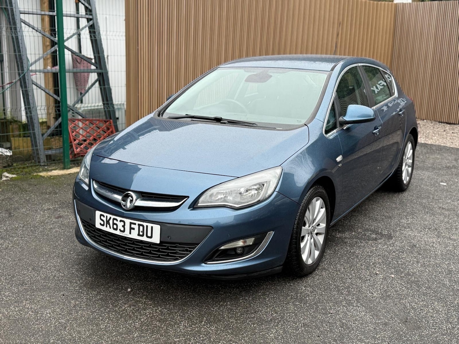 Used Vauxhall Astra 2013 for sale - 77367238: Photo 3