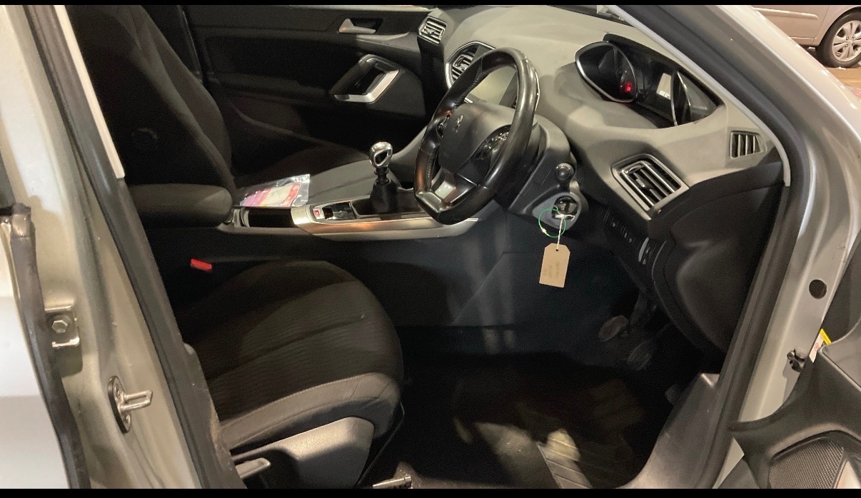 Used Peugeot 308 2015 for sale - 77807363: Photo 6