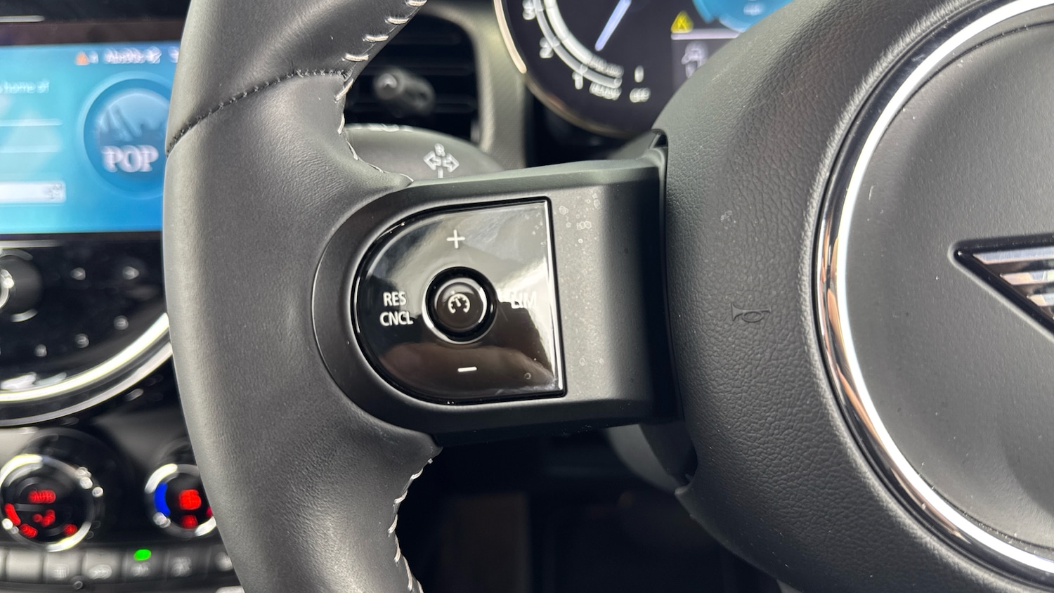 Used MINI Convertible 2023 for sale - 77973191: Photo 17