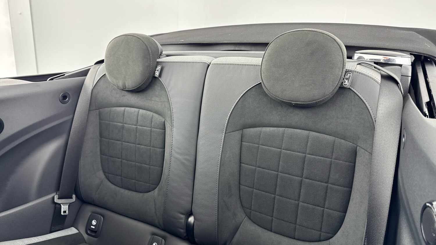 Used MINI Convertible 2024 for sale - 76725511: Photo 12