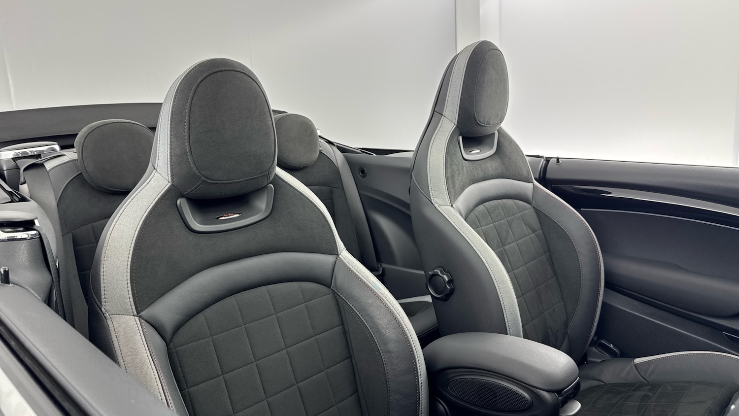 Used MINI Convertible 2024 for sale - 76725511: Photo 24