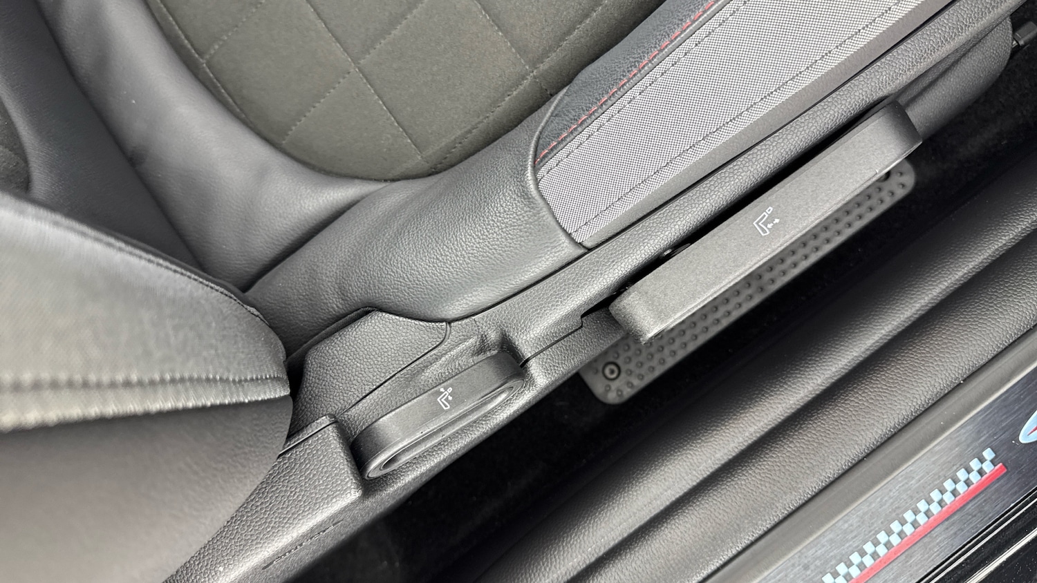 Used MINI Convertible 2024 for sale - 76725511: Photo 27