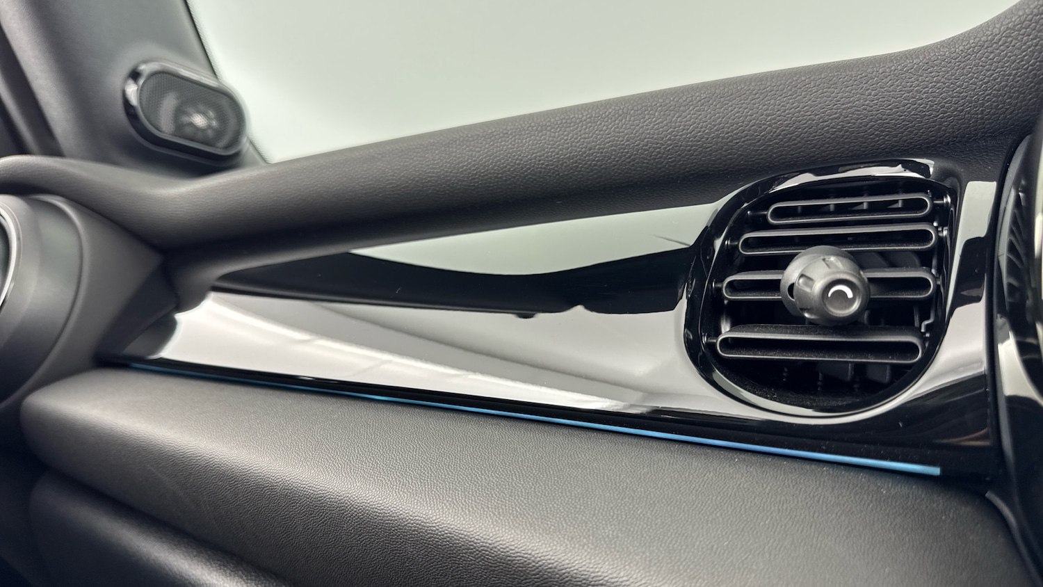 Used MINI Convertible 2024 for sale - 76725511: Photo 30