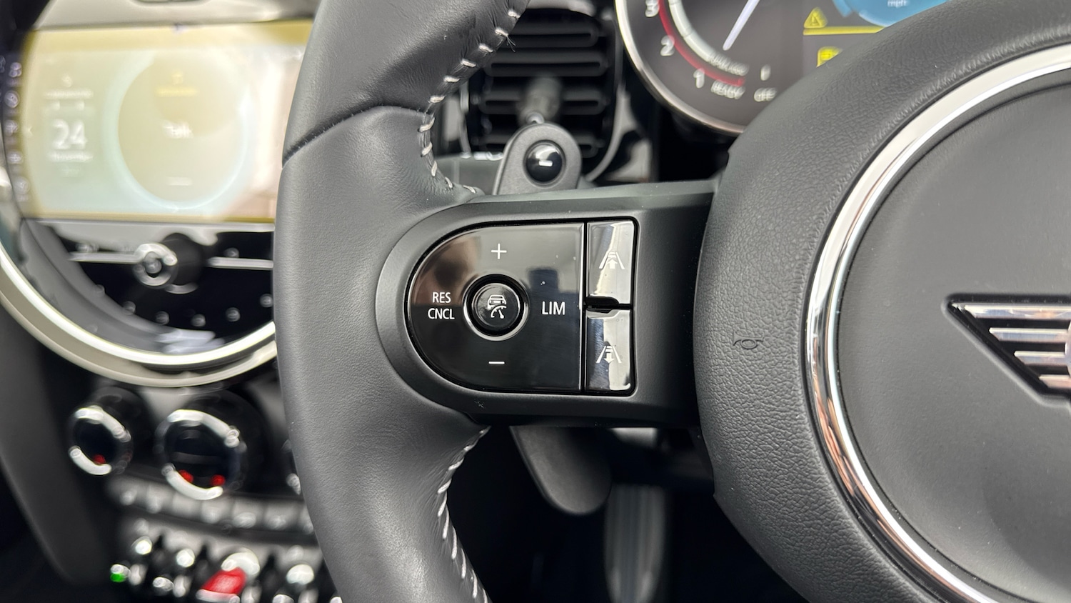 Used MINI Convertible 2024 for sale - 76725511: Photo 37