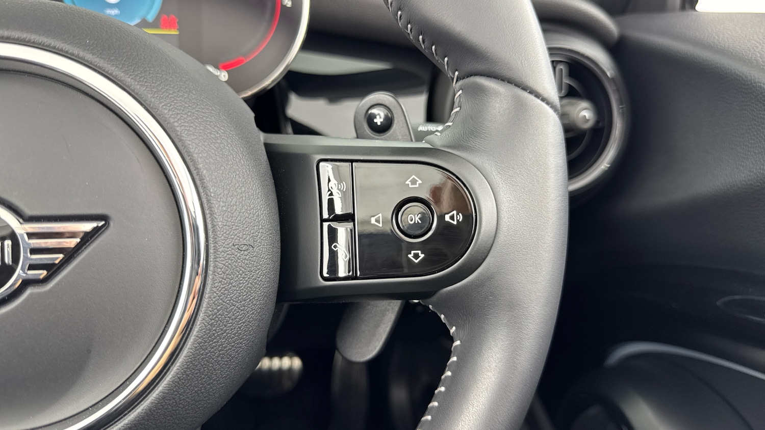 Used MINI Convertible 2024 for sale - 76725511: Photo 38