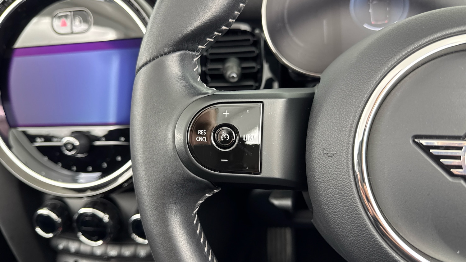 Used MINI Convertible 2024 for sale - 77367474: Photo 17