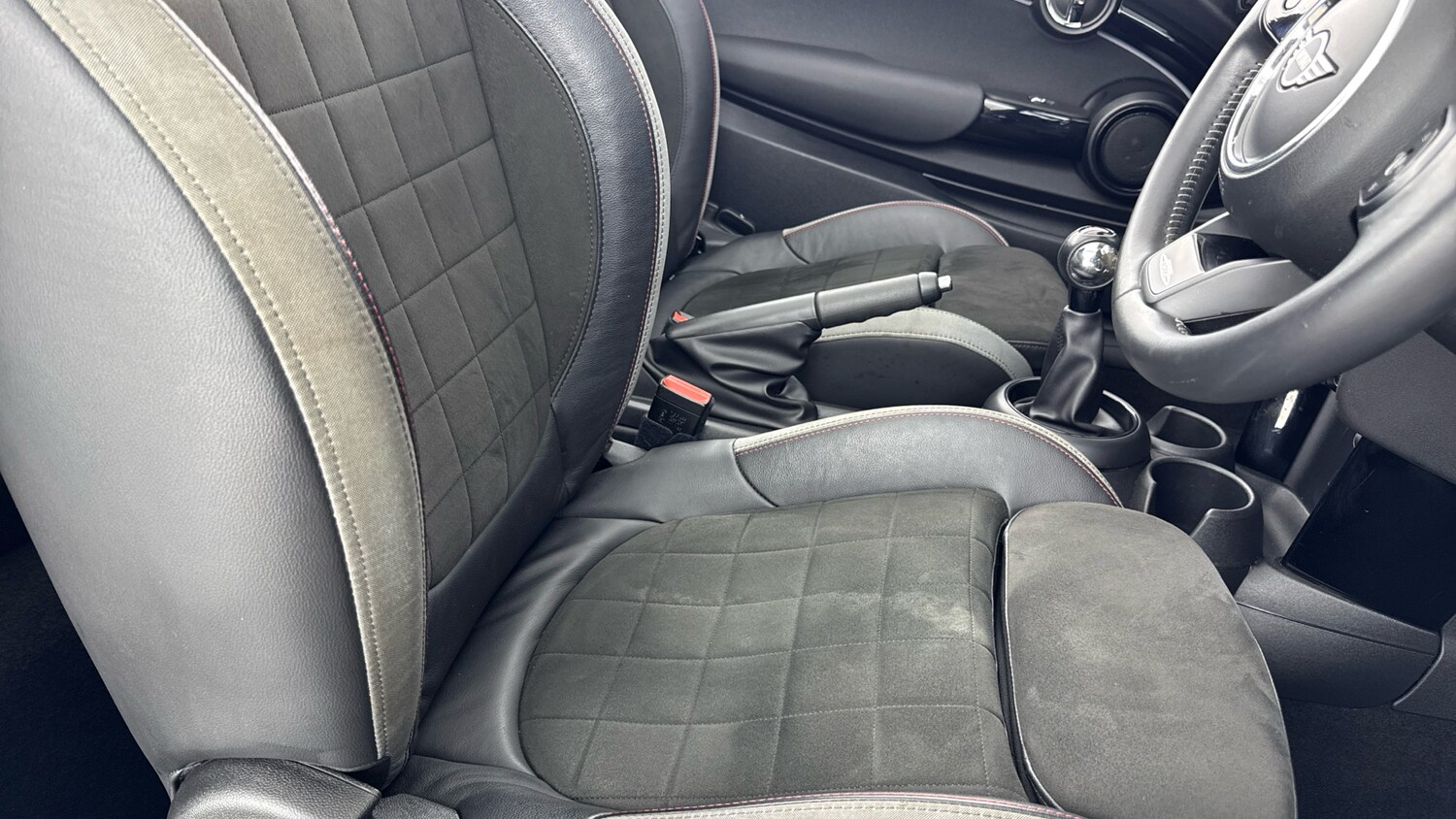 Used MINI Convertible 2022 for sale - 77946984: Photo 31