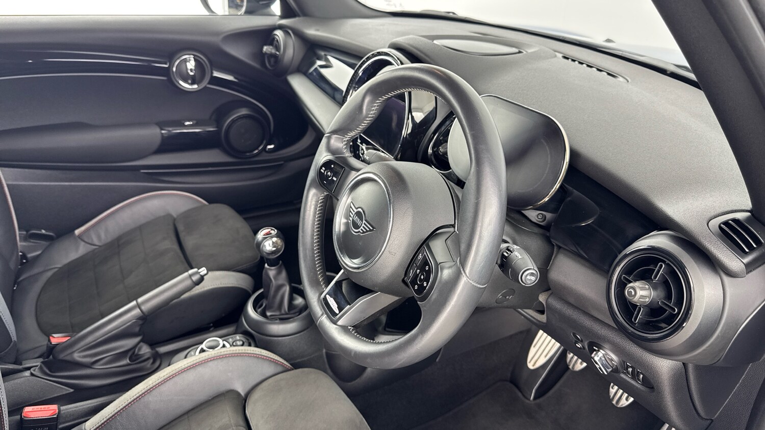 Used MINI Convertible 2022 for sale - 77946984: Photo 6