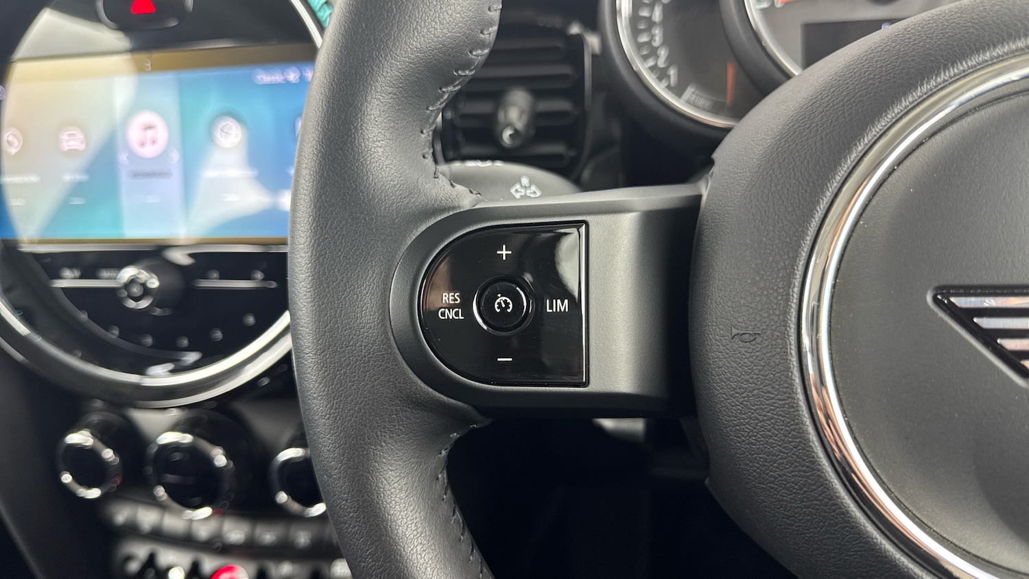 Used MINI Hatch 2022 for sale - 76908439: Photo 17