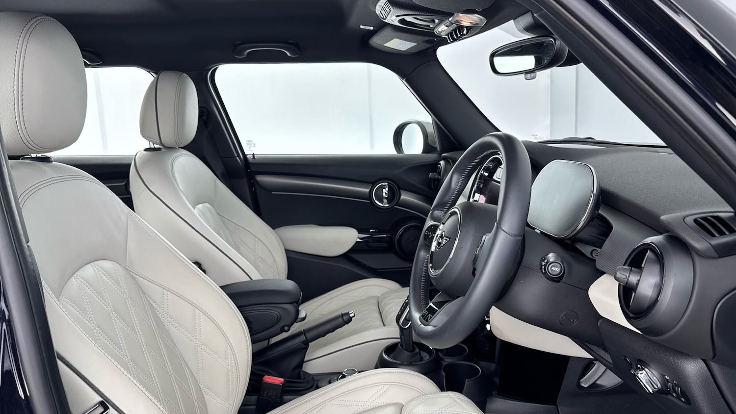 Used MINI Hatch 2023 for sale - 76877778: Photo 11