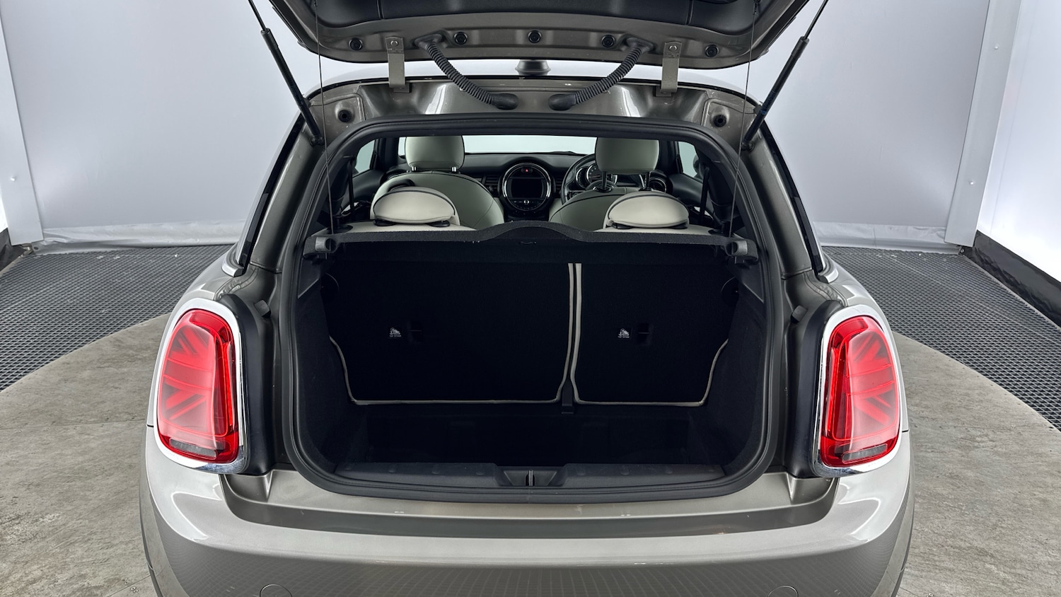 Used MINI Hatch 2019 for sale - 76831545: Photo 13