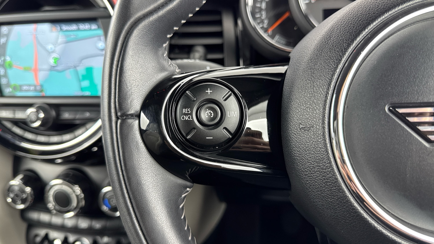 Used MINI Hatch 2019 for sale - 76831545: Photo 17