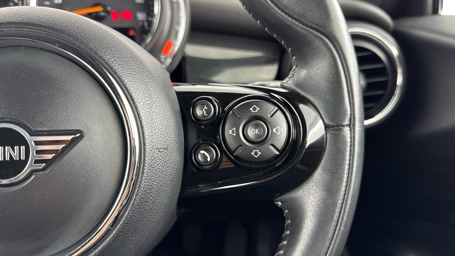 Used MINI Hatch 2019 for sale - 76831545: Photo 18