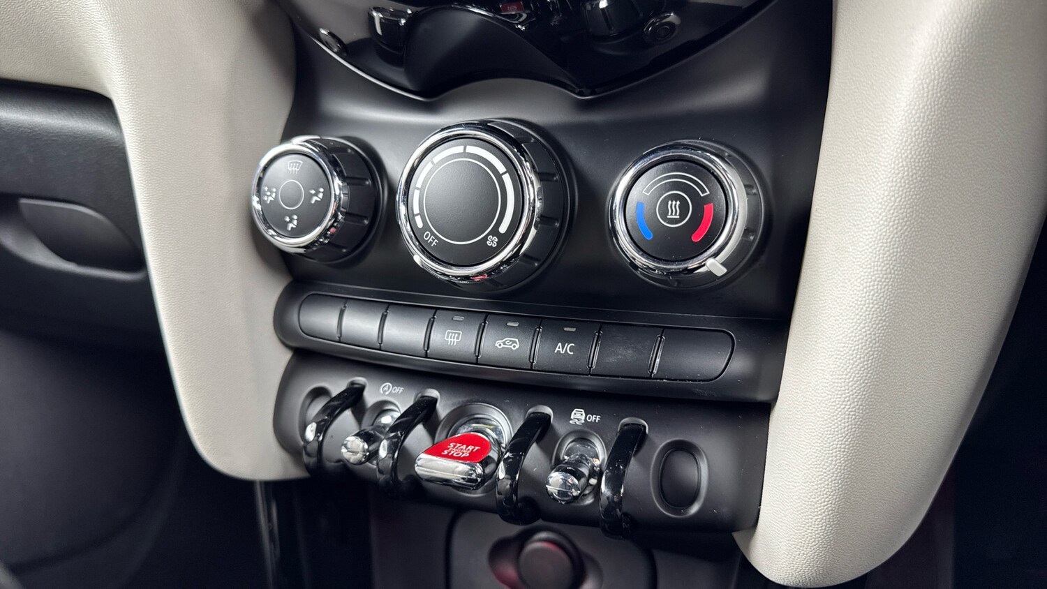 Used MINI Hatch 2019 for sale - 76831545: Photo 20