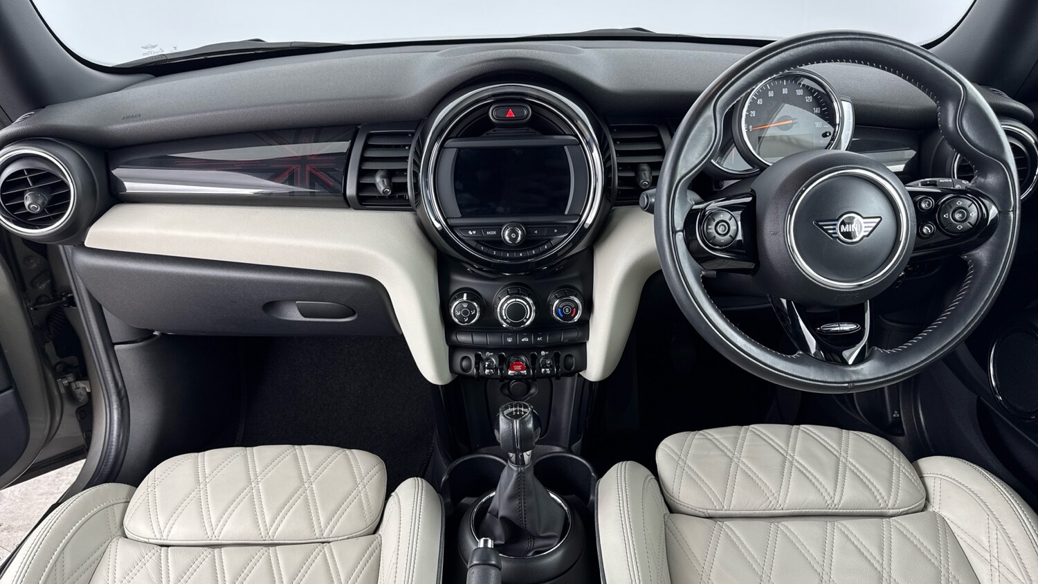 Used MINI Hatch 2019 for sale - 76831545: Photo 4