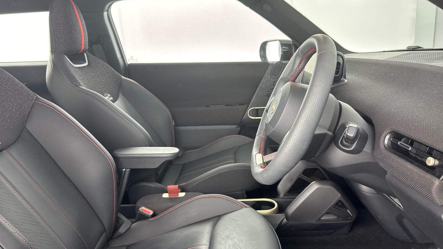 Used MINI Cooper 2025 for sale - 77790104: Photo 11