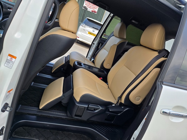 Used Toyota Estima 2017 for sale - 75673717: Photo 17
