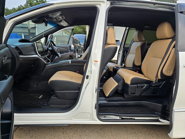 Used Toyota Estima 2017 for sale - 75673717: Photo 18