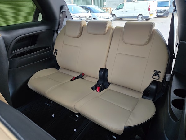 Used Toyota Estima 2017 for sale - 75673717: Photo 20