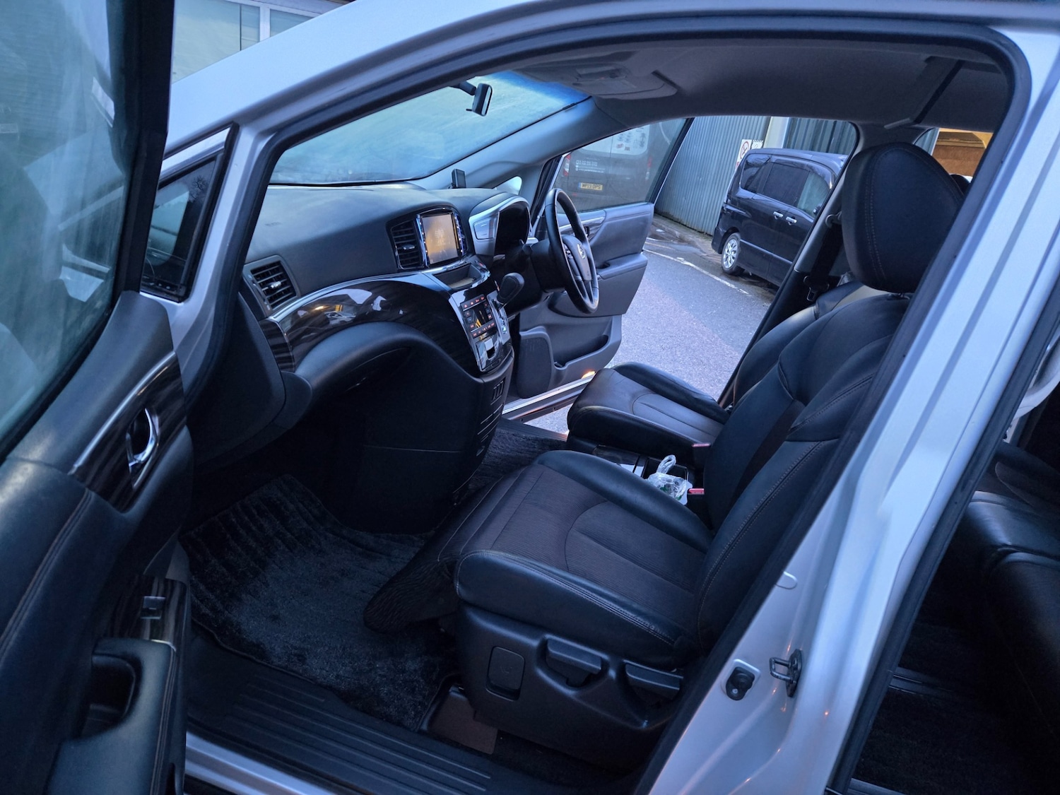 Used Nissan Elgrand 2026 for sale - 77562633: Photo 14