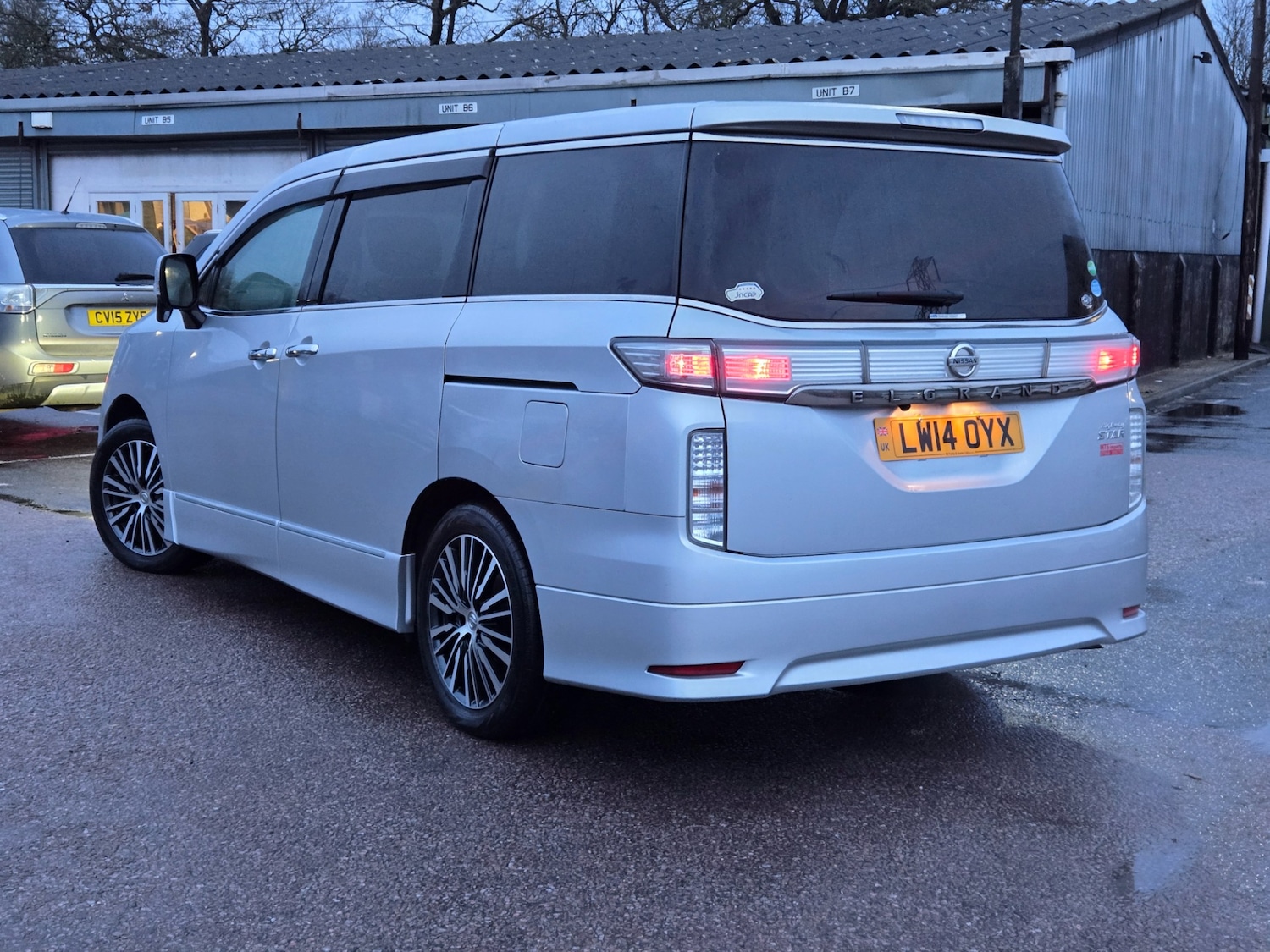 Used Nissan Elgrand 2026 for sale - 77562633: Photo 4