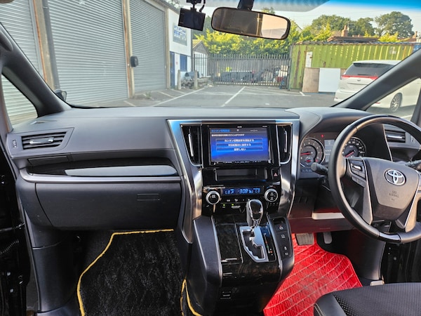 Used Toyota Vellfire 2017 for sale - 75117839: Photo 17