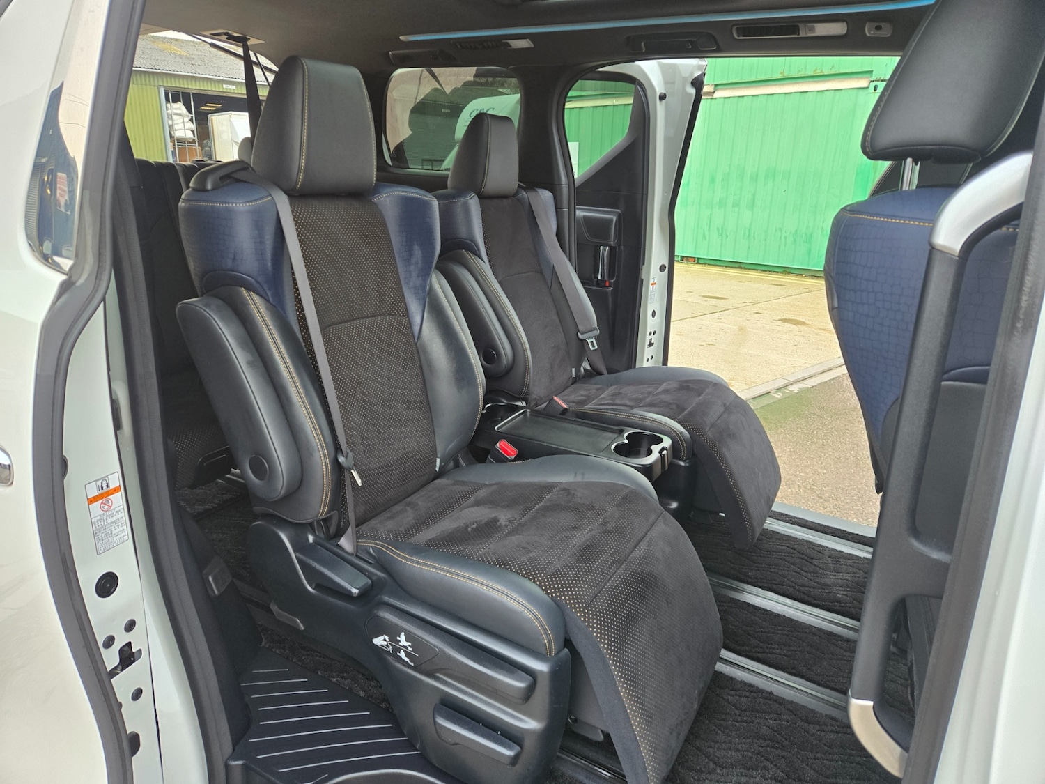 Used Toyota Vellfire 2017 for sale - 77568738: Photo 11