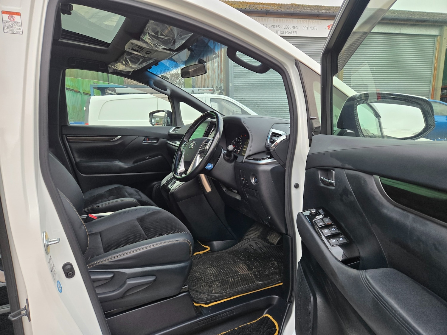 Used Toyota Vellfire 2017 for sale - 77568738: Photo 12