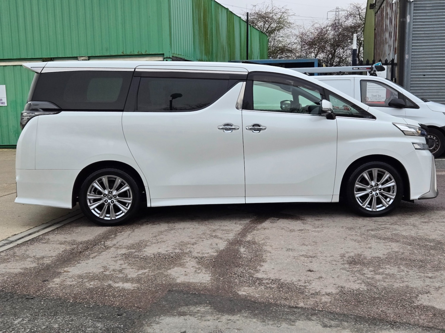 Used Toyota Vellfire 2017 for sale - 77568738: Photo 3