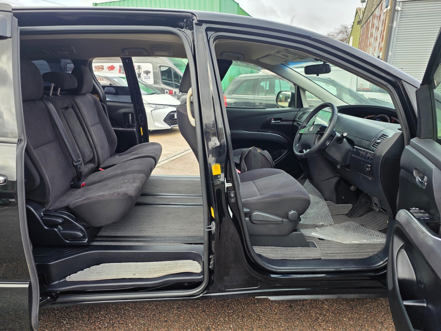 Used Toyota Estima 2025 for sale - 77562893: Photo 12