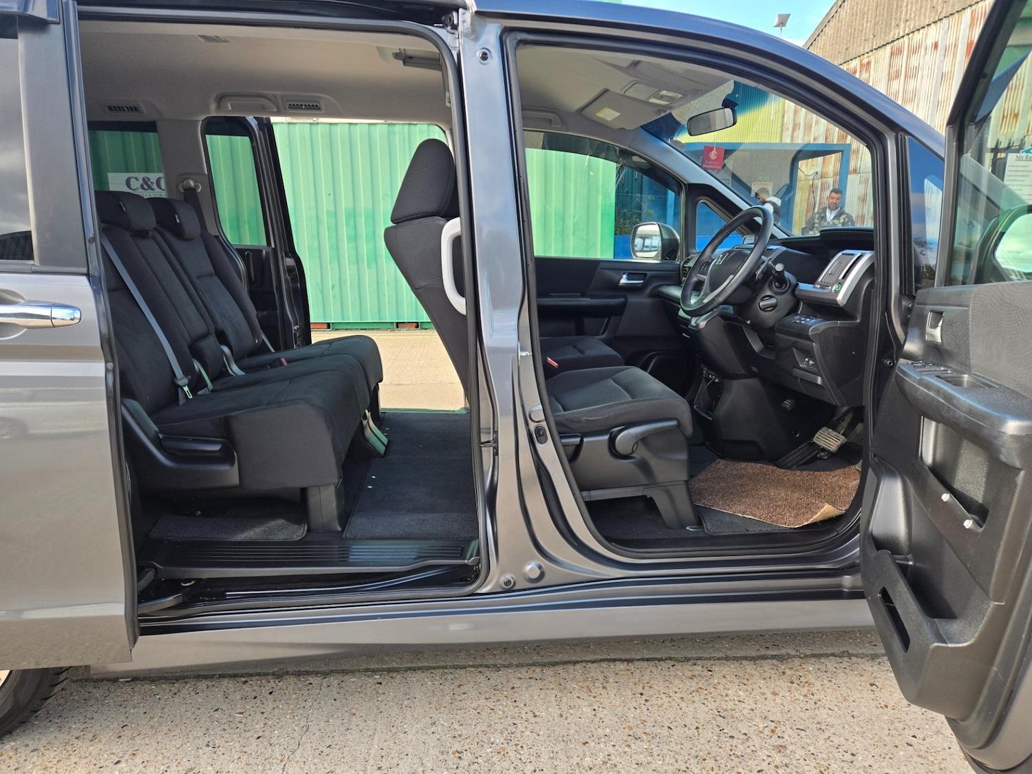 Used Honda Stepwagon 2012 for sale - 76385164: Photo 11