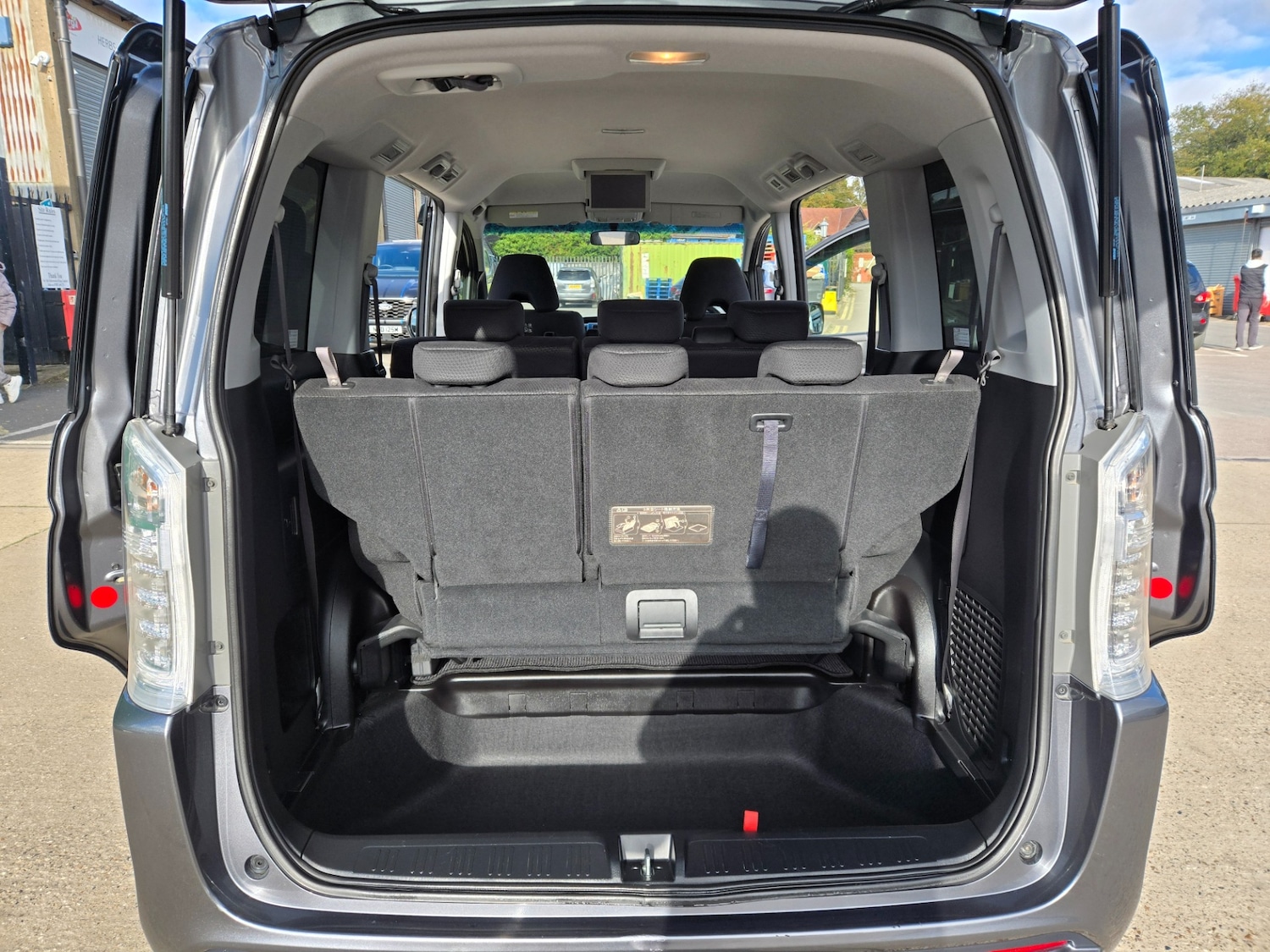 Used Honda Stepwagon 2012 for sale - 76385164: Photo 12