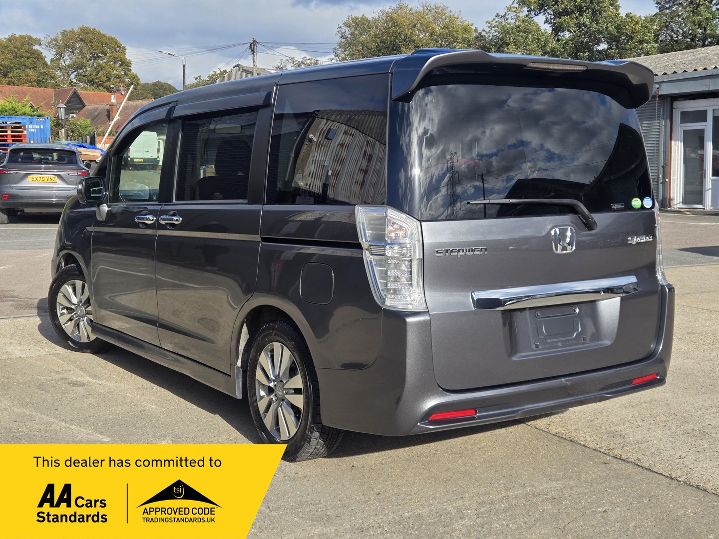 Used Honda Stepwagon 2012 for sale - 76385164: Photo 2