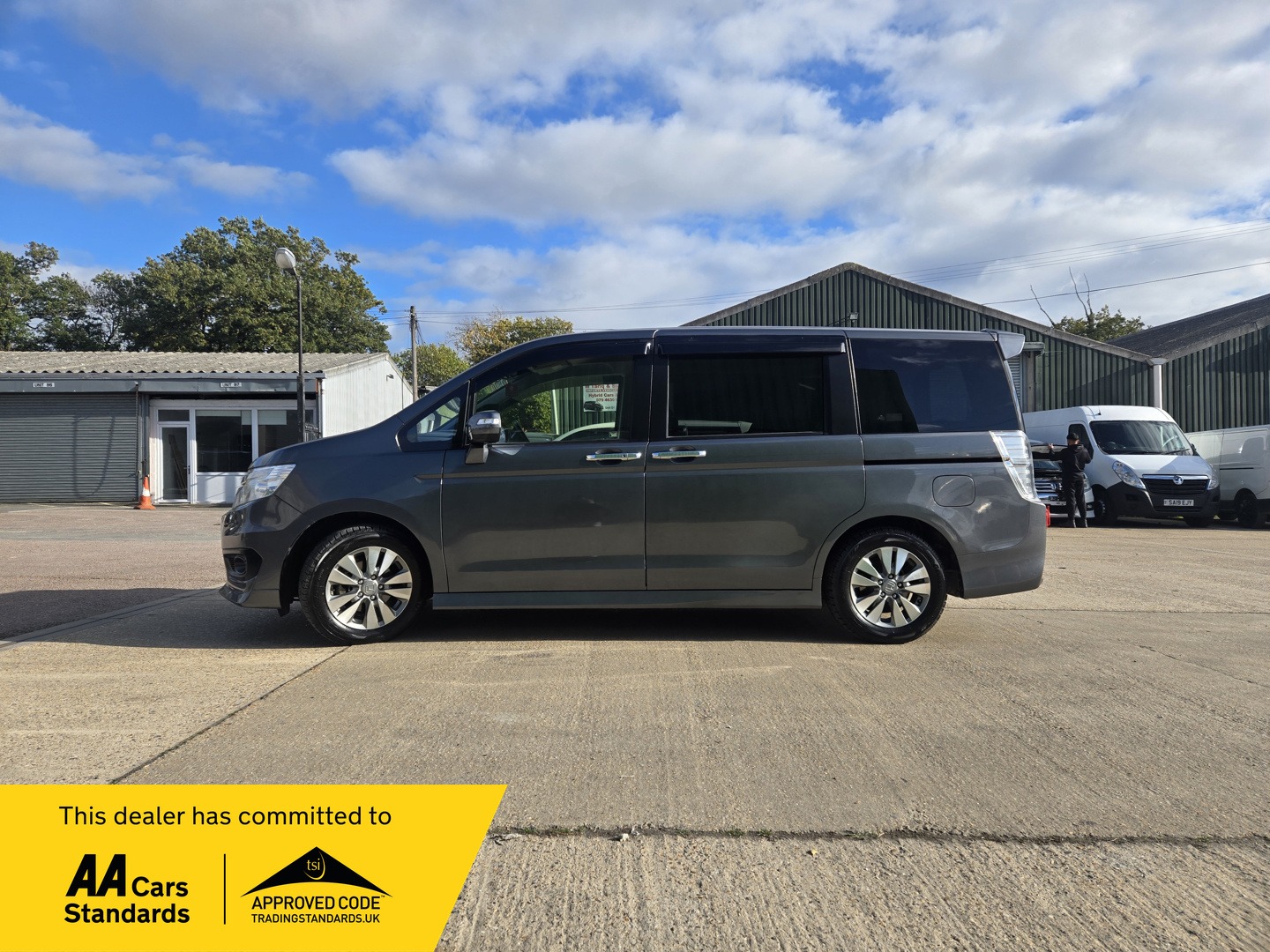 Used Honda Stepwagon 2012 for sale - 76385164: Photo 3