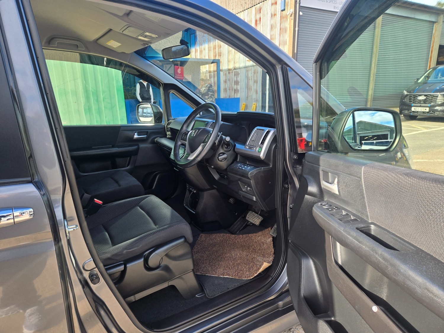 Used Honda Stepwagon 2012 for sale - 76385164: Photo 7