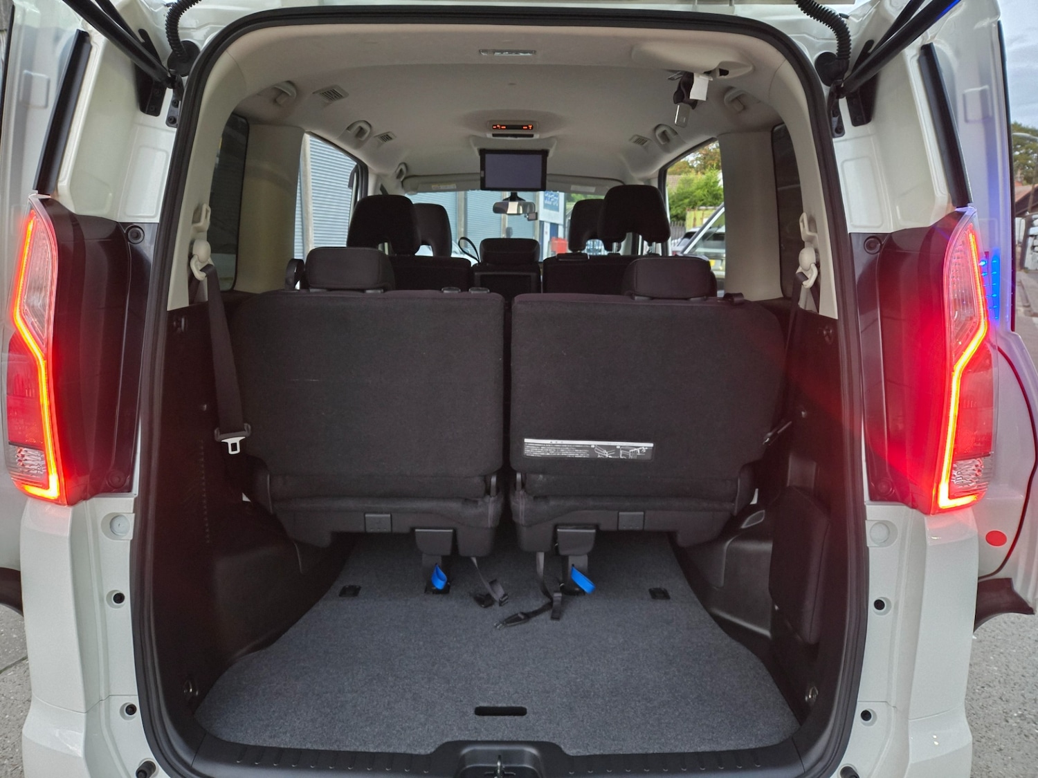 Used Nissan Serena 2017 for sale - 76565965: Photo 15