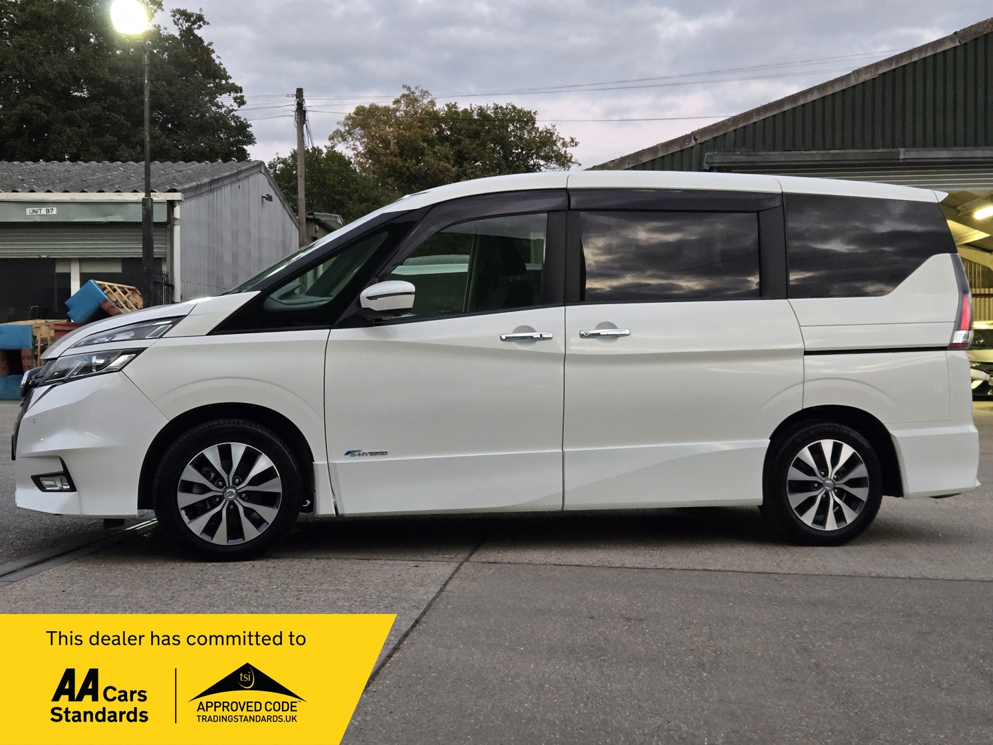 Used Nissan Serena 2017 for sale - 76565965: Photo 4