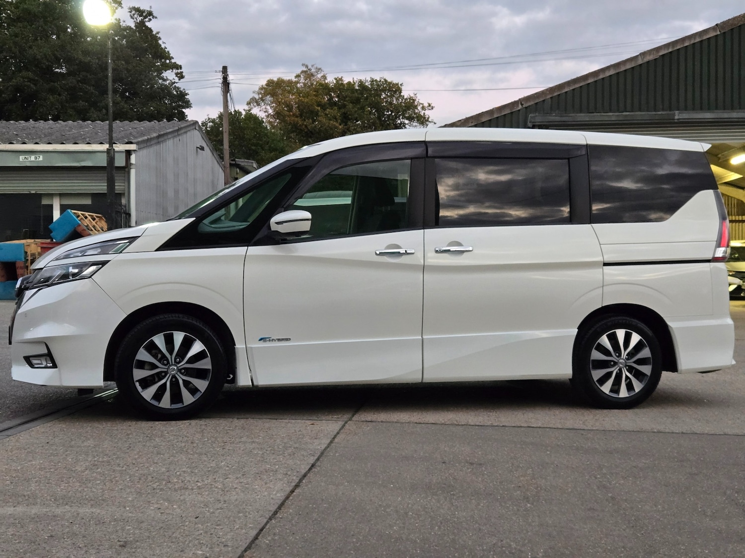 Used Nissan Serena 2017 for sale - 76565965: Photo 6