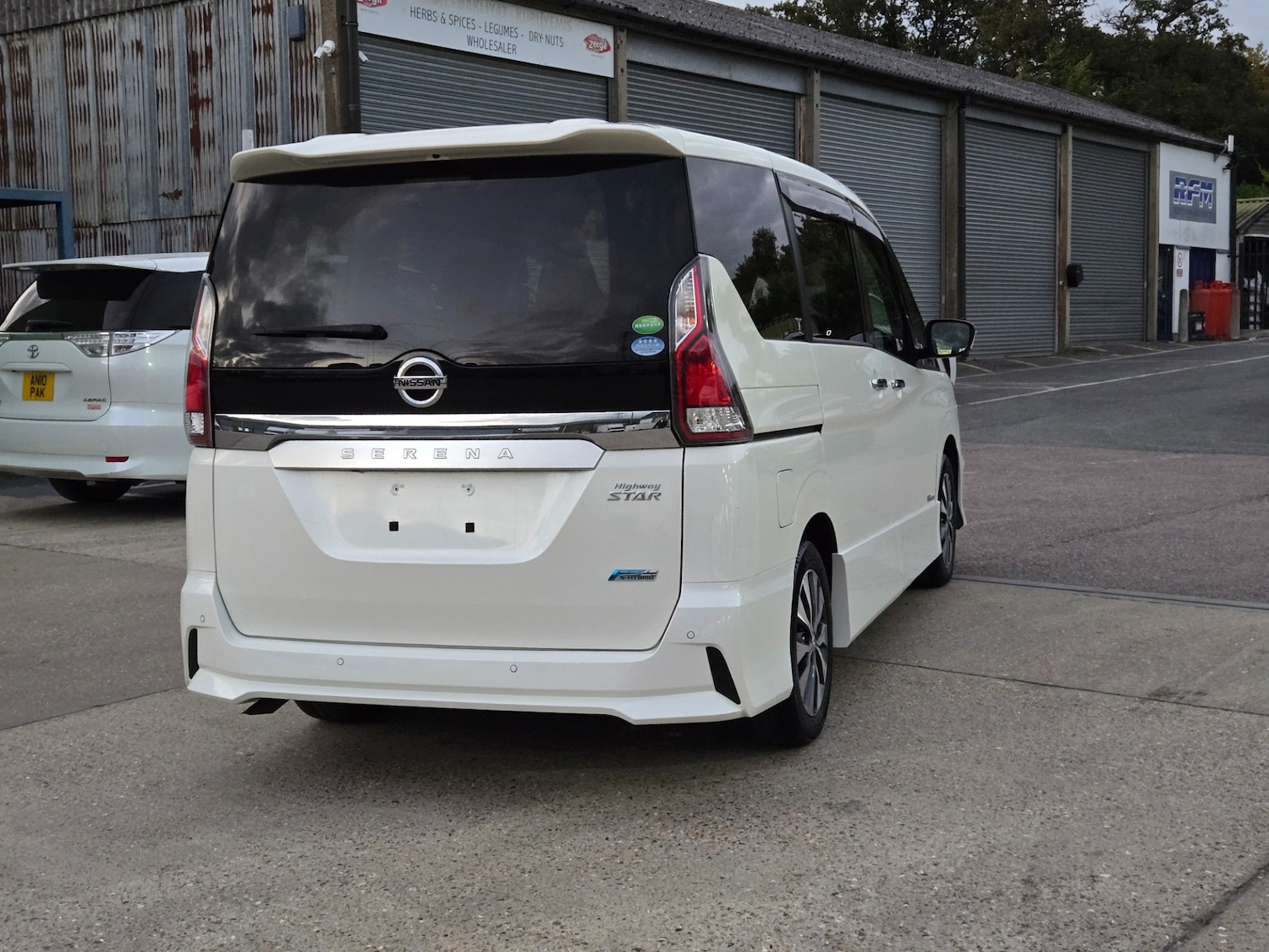 Used Nissan Serena 2017 for sale - 76565965: Photo 8